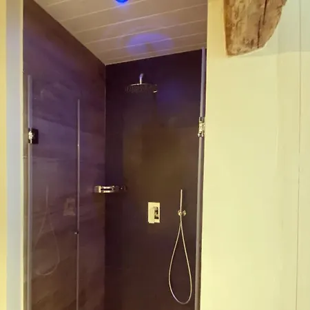 לינה וארוחת בוקר Start בארלטה