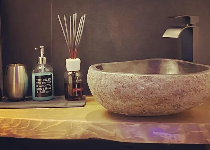 Start לינה וארוחת בוקר 3*